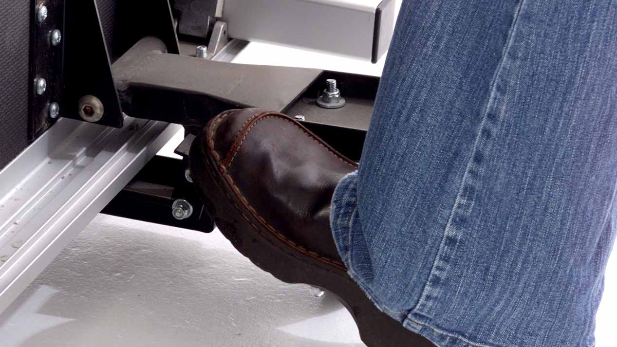 Ready stage foot clip for folding